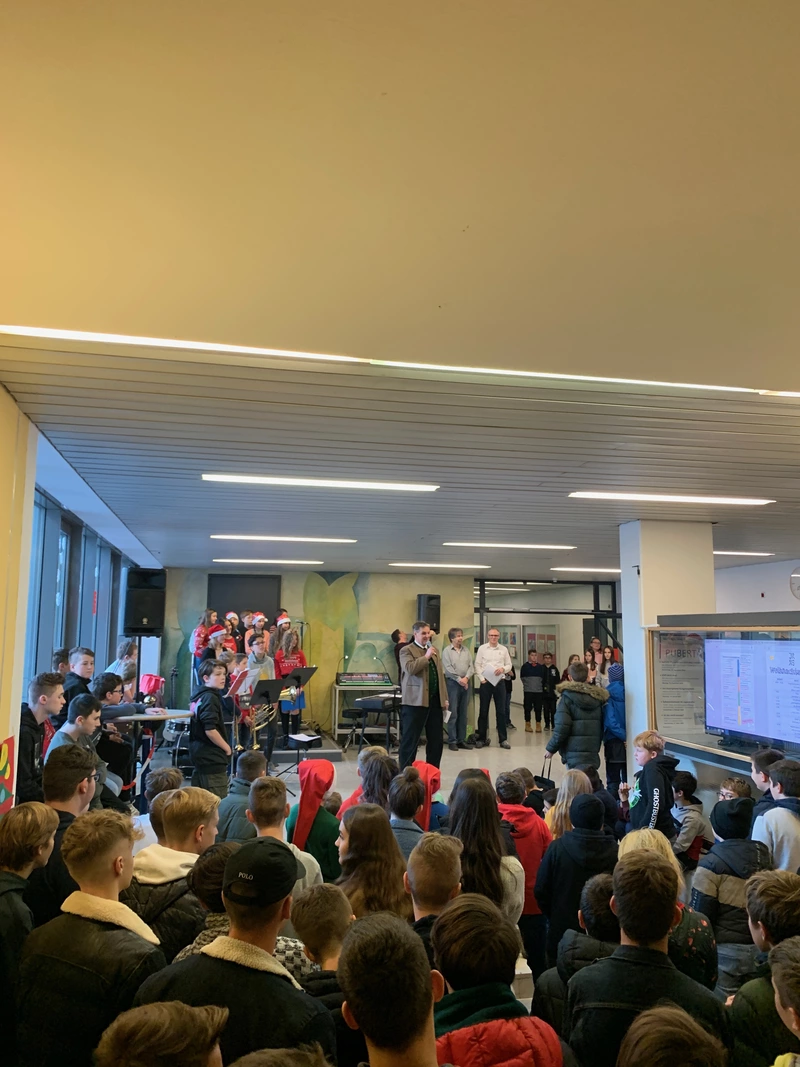 Weihnachtsmarkt: Johann-Rieder-Realschule Rosenheim
